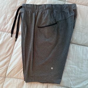 Men’s Lululemon 11” Linerless Shorts Size XL